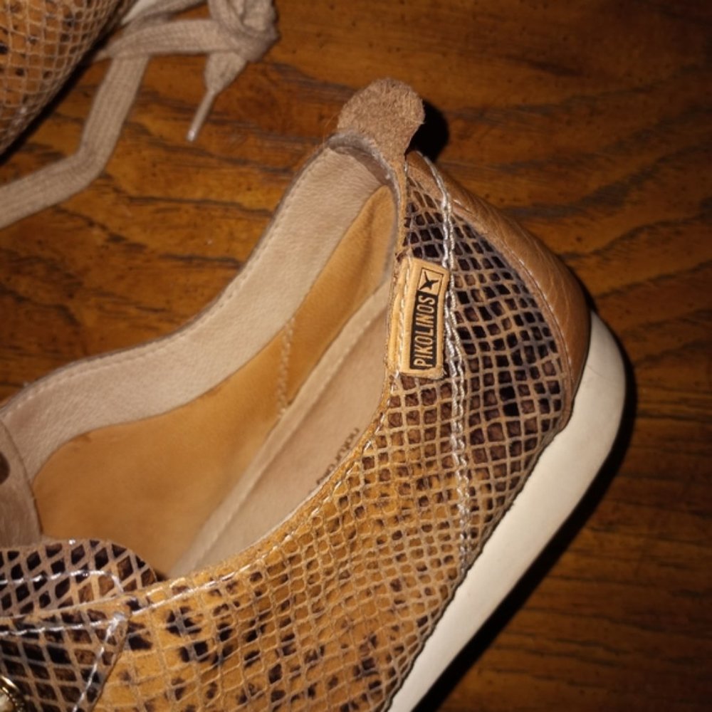 Pikolinos snake design sneakers size 9 - Picture 2 of 4